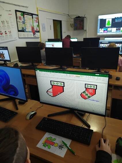 Vánoční tvoření v hodinách informatiky – 4. – 8. třída - ZŠ Dyjákovice