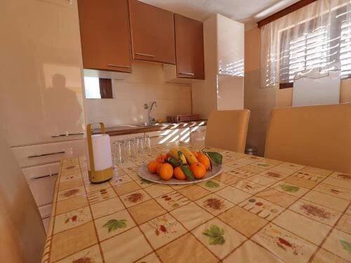 Kuchyň nebo kuchyňský kout v ubytování Peaceful Holiday House Senija
