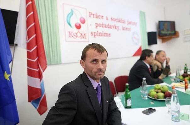 Komunistického poslance Mackovíka sledovala StB. Moc často byl na letišti