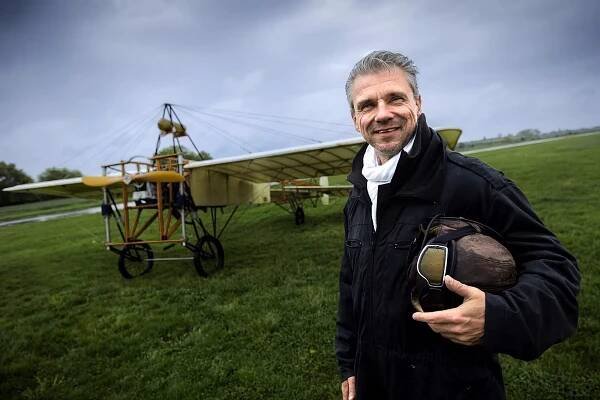 Největší radost při létání s blériotem přichází po přistání, směje se pilot Rudzinskyj
