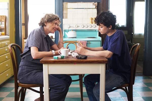 Ženy 20. století - Z filmu - Annette Bening, Lucas Jade Zumann