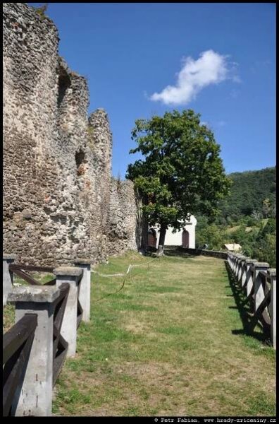 Hrad Modrý Kameň / hrady-zriceniny.cz
