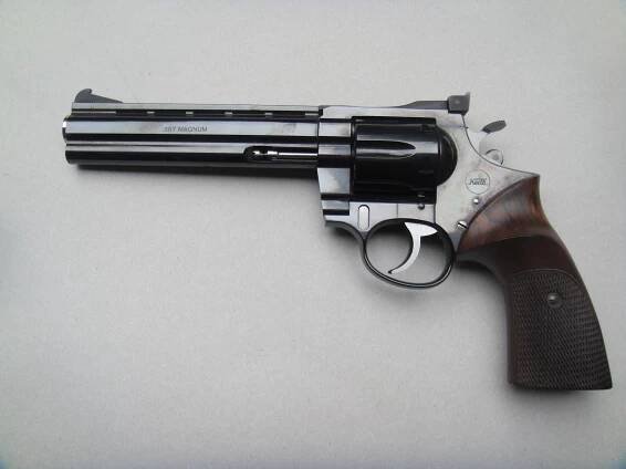 Soubor:Korth 357 Magnum.JPG – Wikipedie