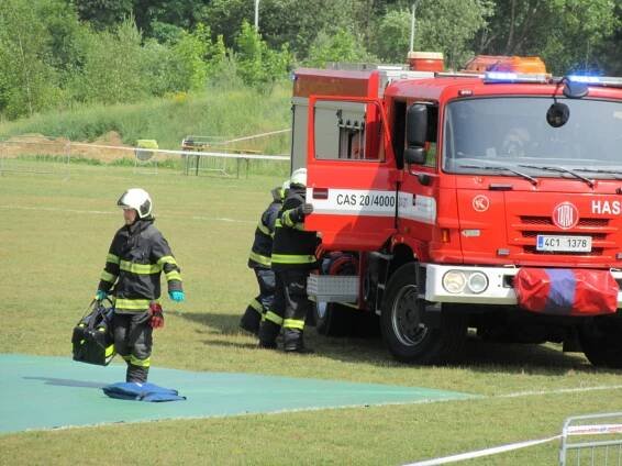 Před stovkami diváků se předvedli záchranáři, hasiči i policisté v plné parádě
