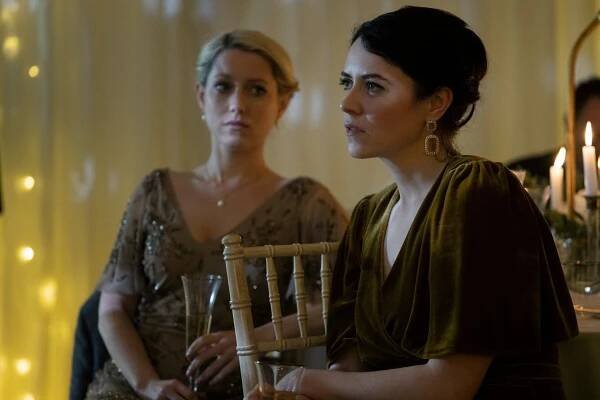 Niamh Walsh, Gemma-Leah Devereux - Smother - Episode 1 - Z filmu