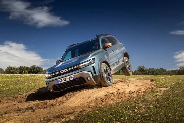 Za volantem nové Dacie Duster: Vydařený mezigenerační skok