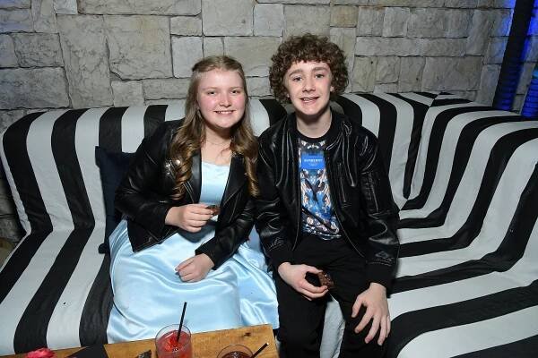 Los Angeles Premiere Of Netflix's 'Dead To Me' Season 3 held at the Netflix Tudum Theater on November 15, 2022 in Hollywood, Los Angeles, California, United States - Adora Soleil Bricher, Luke Roessler - Smrt nás spojí - Série 3 - Z akcí