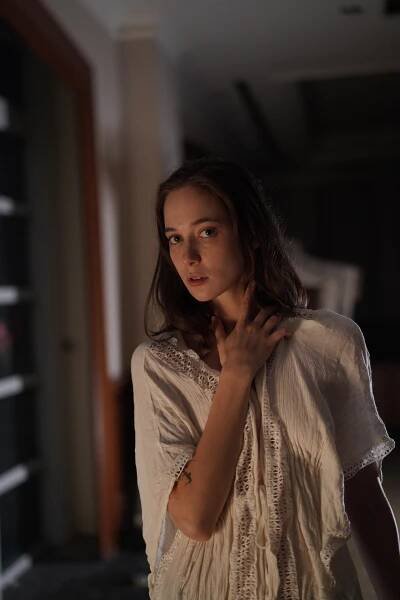 Lily Valley - Lip, Arm, Shoulder, Flash photography, Neck...