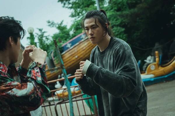 Shin Seung-ho holds his fists up across from a person doing the same in an image from ‘Weak Hero: Class 1.’