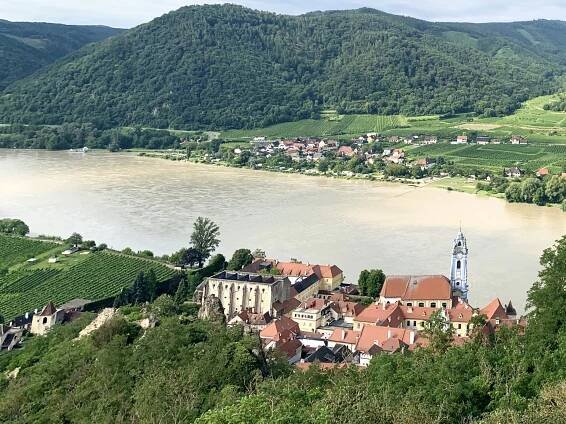 Dürnstein při pohledu ze zříceniny hradu