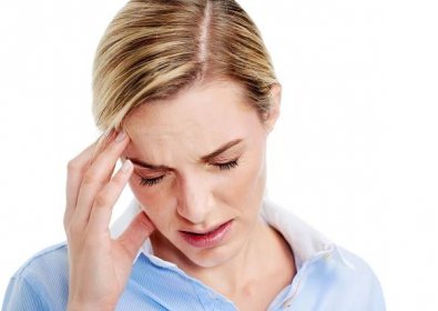  Projevy adenomu: bolest hlavy, poruchy tělesných funkcí