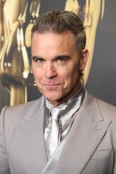 Zpěvák Robbie Williams a jeho manželka Ayda Field se stěhují. Opouštějí Beverly Hills a míří na Floridu, kde si koupili nádhernou vilu nedaleko Miami. 