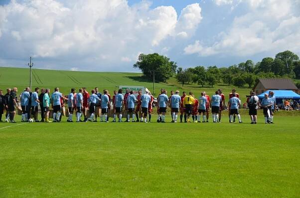 Fotbalový zápas AMFORA Klub Praha a Dolní Branná STARÁ GARDA dne 18. 6. 2023 - dolnibranna.cz
