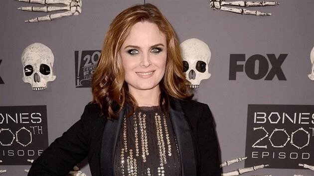 Těhotná Emily Deschanelová (Los Angeles, 9. prosince 2014)