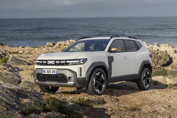 Nová Dacia Duster prozrazuje první ceny: Víme, kolik stojí základ, ale i výbavou nabušená verze