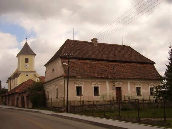 Soubor:Černovice fara.JPG
