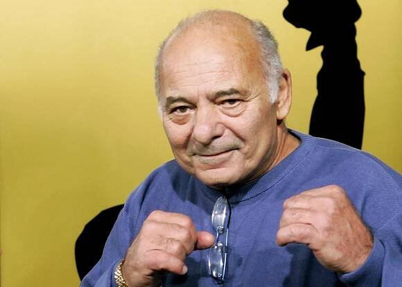 Zemřel herec Burt Young (†83): Švagr Rockyho „Paulie“! Navštívil i Prahu