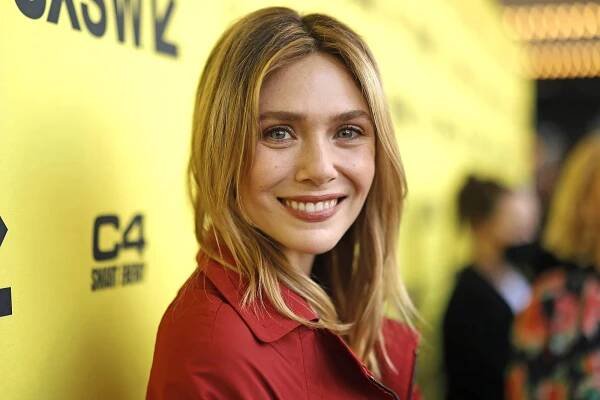 Elizabeth Olsen has advice for actors thinking about joining the MCU: 'Just give them one'