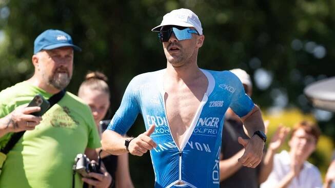 Patrick Lange quält sich über die Laufstrecke.