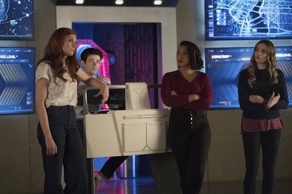 Flash - The One with the Nineties - Z filmu - Michelle Harrison, Grant Gustin, Candice Patton, Danielle Panabaker