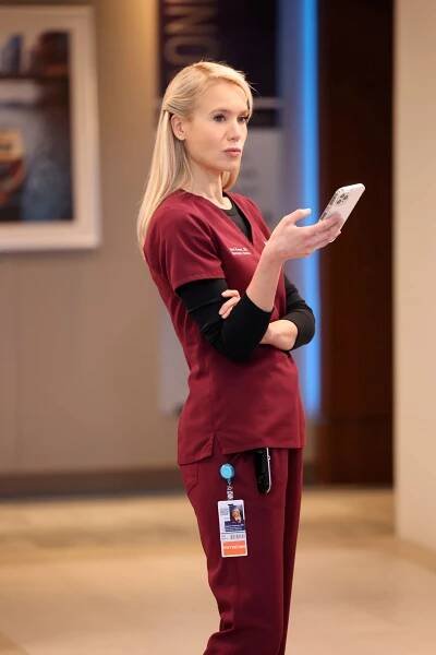 Kristen Hager - Nemocnice Chicago Med - Change Is a Tough Pill to Swallow - Z filmu