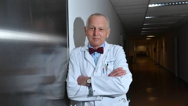 Profesor Jan Pirk ve svých třiasedmdesáti letech stále pravidelně sportuje