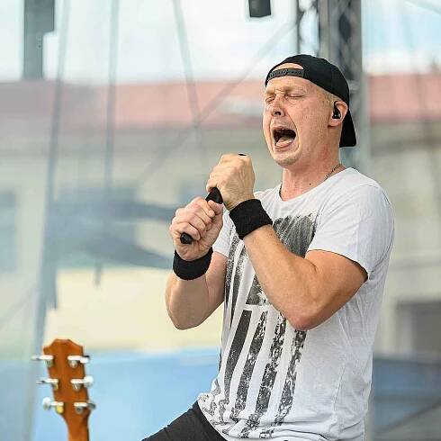Je to Jízda! Zpívající hasič Jurič Pařil ve Vystrkově pokřtí nové CD