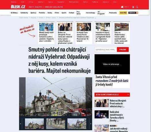 Blesk: Smutný pohled na chátrající nádraží Vyšehrad: Odpadávají z něj kusy, kolem vzniká bariéra. Majitel nekomunikuje