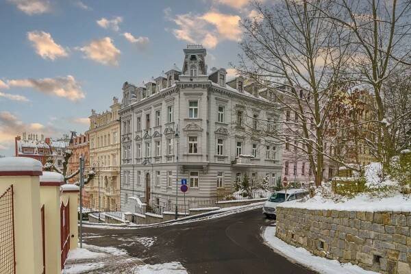 Prodej bytu 1+1, 44 m², Karlovy Vary, ul. Svahová - Vladimír Růžička - realitní makléř pro Karlovy Vary, Sokolov a Cheb