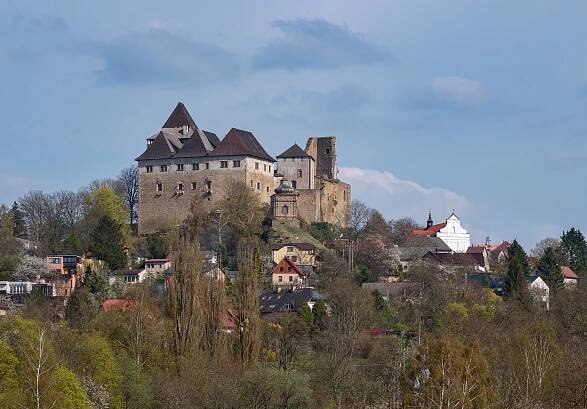 Hrad Lipnice nad Sázavou, pohled od Prostředního rybníka
