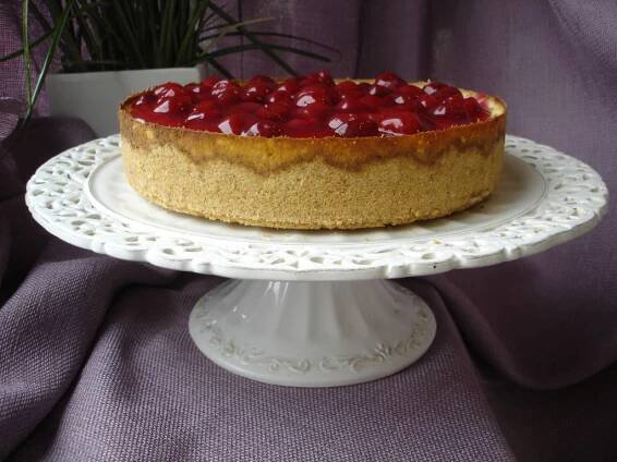 Cheesecake s višňovou polevou | Dorty Olomouc
