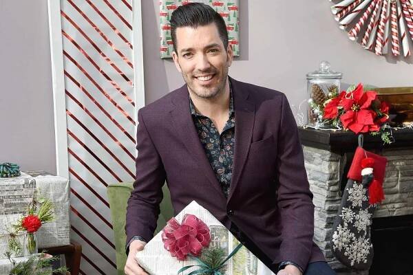 Jonathan Scott Reveals the Highly Unusual Holiday Tradition He Loved to Do As a Kid (Exclusive)