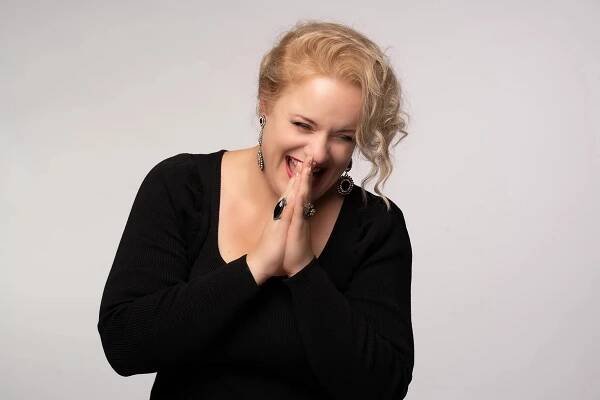 Dramatických sopránů je u nás pomálu, pořad Z archivu osobností přivítal nově zářící hvězdu - Elišku Gattringerovou