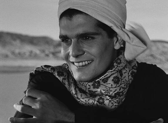 Pod žhnoucím nebem - Z filmu - Omar Sharif