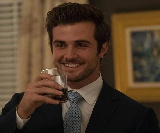 Beau Mirchoff Biography - Facts, Childhood, Family Life & Achievements