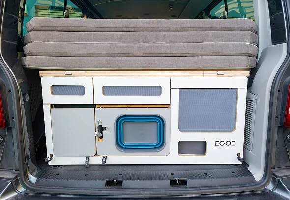 Made in Czech! Jednoduchá vestavba, která udělá z vašeho Transporteru víkendovou záležitost