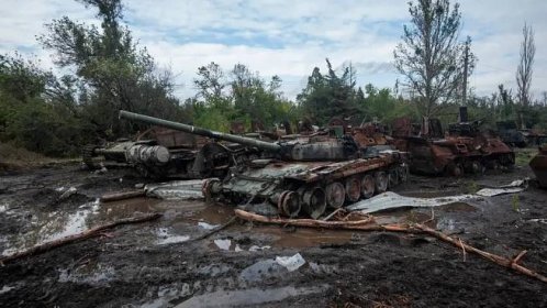 Zničená ruská vojenská technika poblíž Izjumu