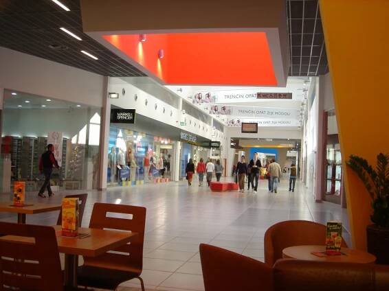 Obchodní centrum Laugaricio | CBE Development a.s. – investiční společnost