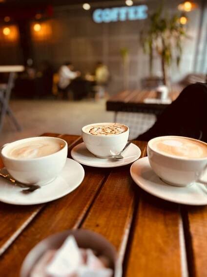 bezplatná Základová fotografie zdarma na téma barista, caffè latte, caffè latte art Základová fotografie