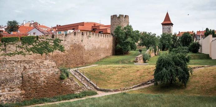 Tip na výlet: Na znojemské hradby raději před koštem. Objevte jedno z nejzachovalejších opevnění u nás