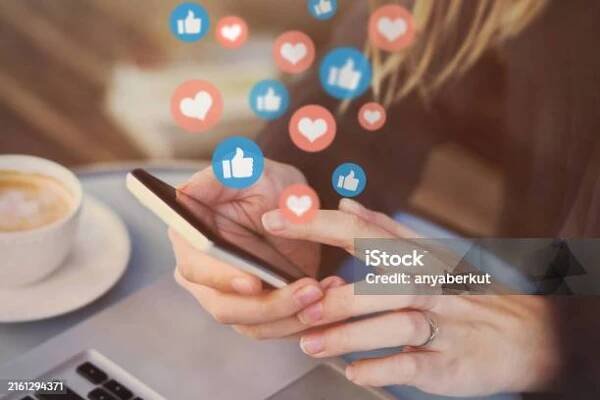 Stock fotografie Lajky Na Sociálních Sítích – stáhnout obrázek nyní - Sociální média, Tlačítko To se mi líbí, Sociální média založená na fotkách