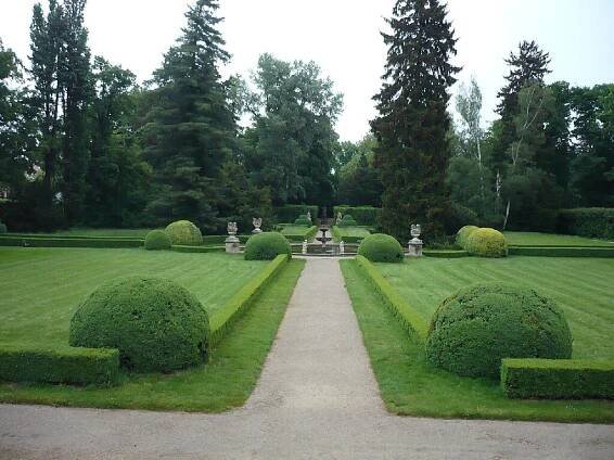 Súbor:Zamek Buchlovice - park.JPG – Wikipédia