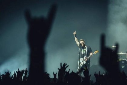 NAŽIVO: Puberta navždy. Rozpačité Blink-182 od průměru zachránilo až skvělé finále | Headliner