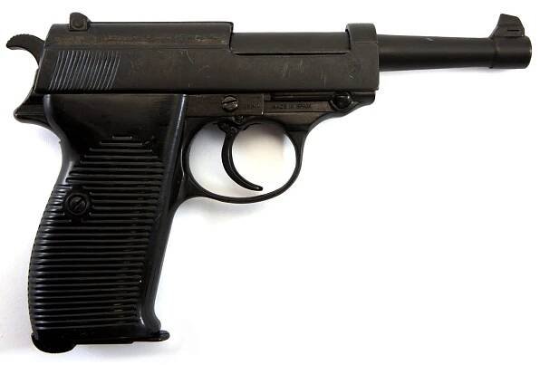 Pistole Walther P38 - dekorační replika