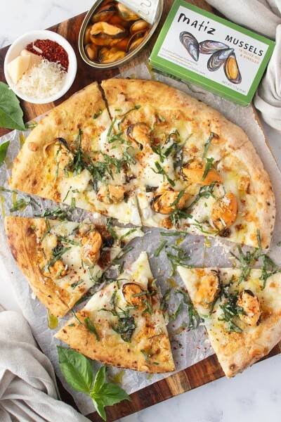 Matiz Mussels & White Pizza 
