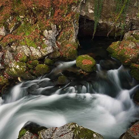 Wilde Bäche und wuchtige Wasserfälle