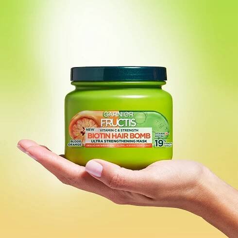 Garnier Fructis Vitamin & Strength Ultra posilující Biotin Hair Bomb maska pro slabé vlasy, 320 ml