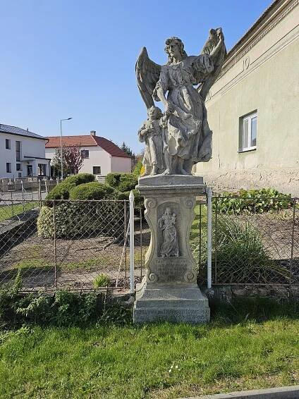 Soubor:Socha Anděla strážce (Rohovládova Bělá).jpg