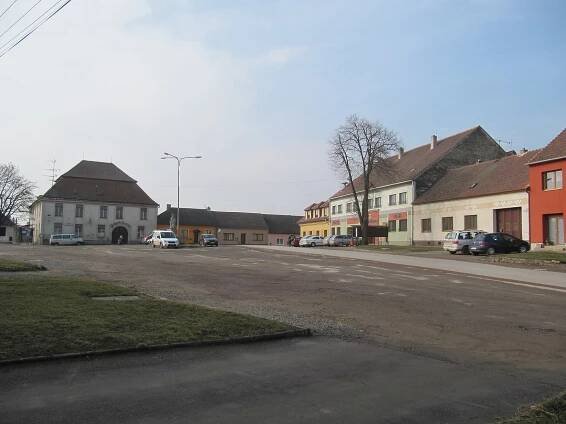 Súbor:Blížkovice, náves jih.jpg