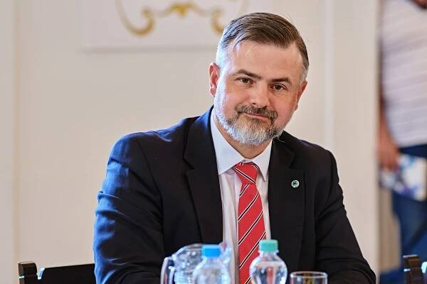 Násilí mezi dětmi narůstá. Psychiatr z Opařan apeluje na stát i média